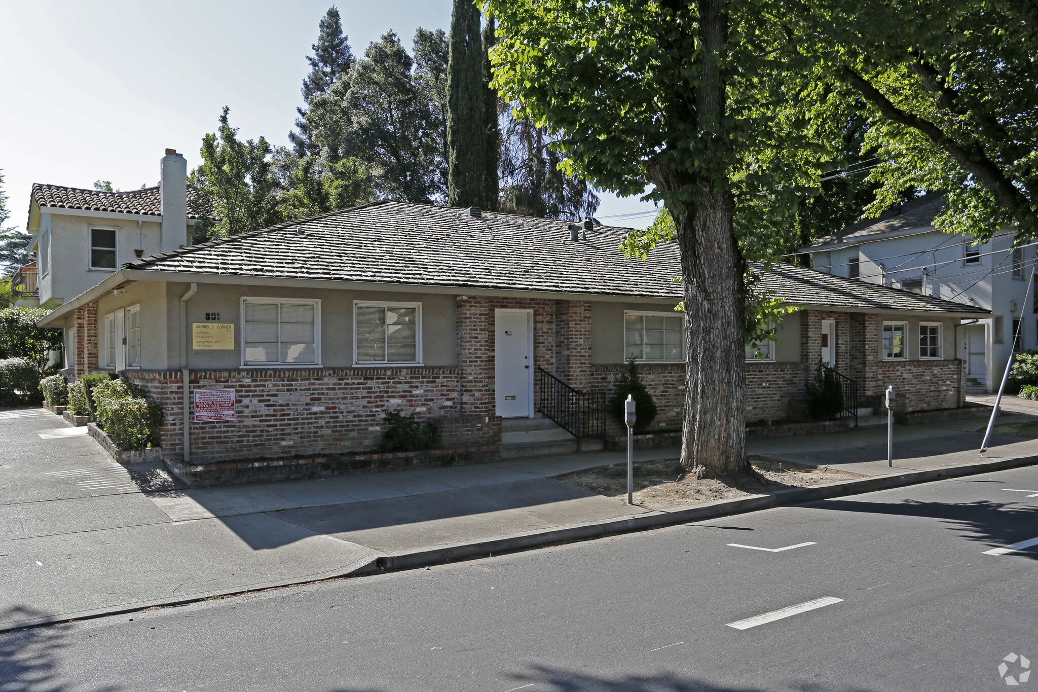 801 Alhambra Blvd, Sacramento, CA for lease Primary Photo- Image 1 of 5