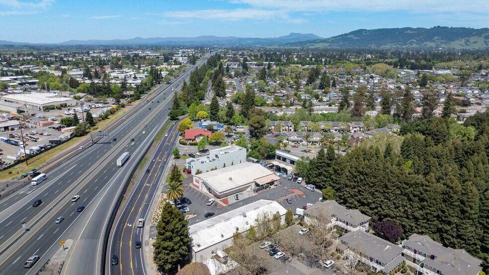 Cotati Oaks Plaza portefeuille de 2 propriétés à vendre sur LoopNet.ca - Photo du bâtiment - Image 3 de 8