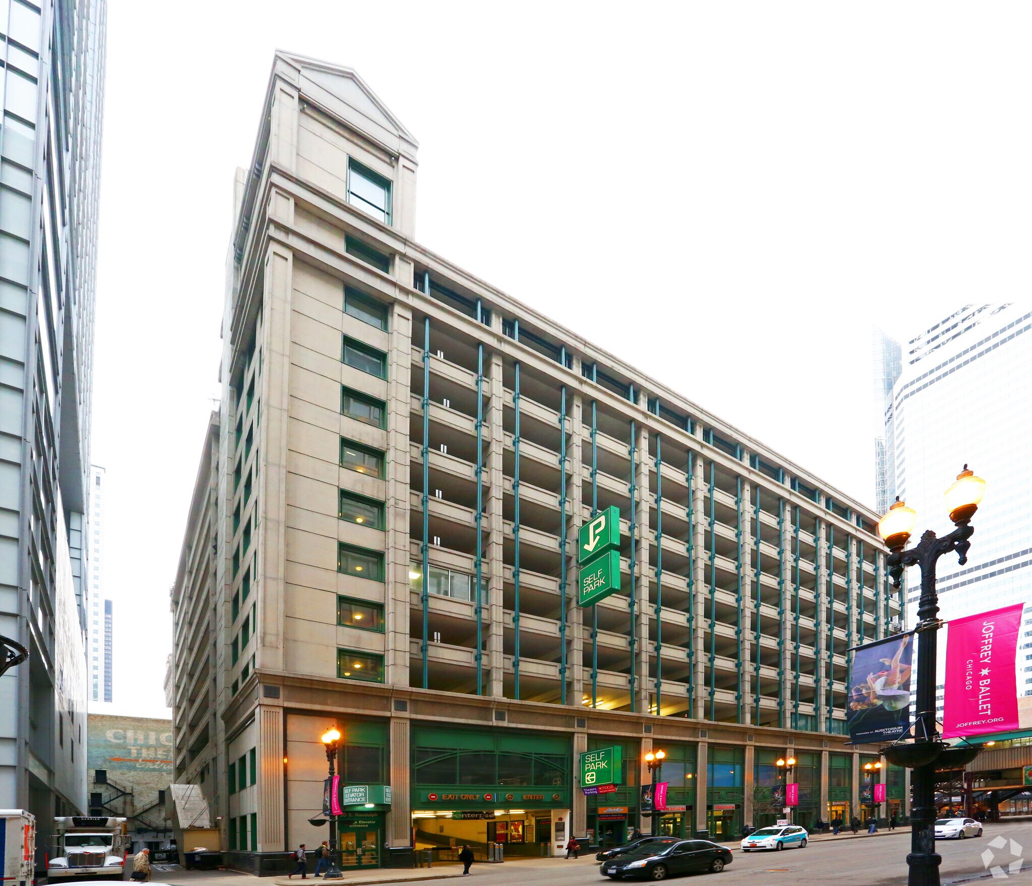 20-32 E Randolph St, Chicago, IL à louer Photo principale- Image 1 de 12