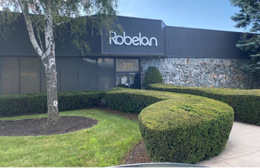 395 Westbury Blvd, Hempstead, NY for lease - Primary Photo - Image 1 of 19