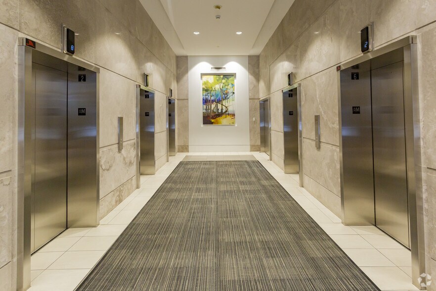 444 7th Ave SW, Calgary, AB à louer - Hall d’entrée - Image 3 de 8