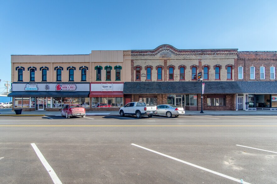 128-130 N Mill St, Saint Louis, MI à vendre - Photo principale - Image 1 de 25