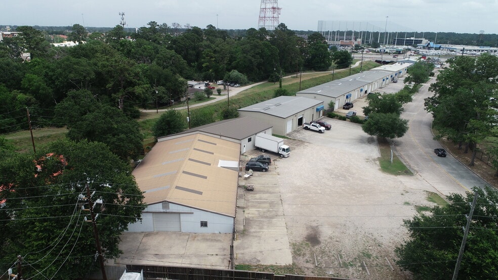 132 Magic Oaks Ct, Spring, TX for lease - Building Photo - Image 2 of 19