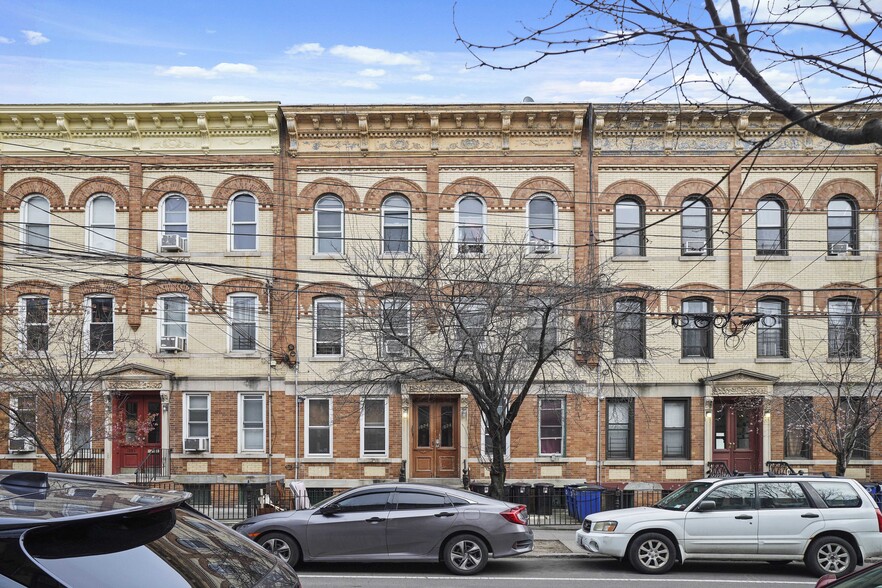 1824 Cornelia St, Flushing, NY for sale - Building Photo - Image 3 of 6