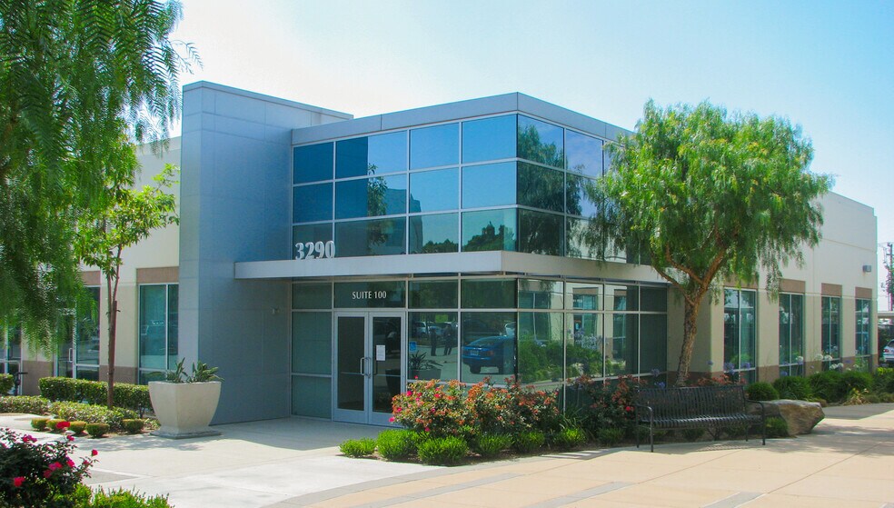 3290 Guasti Rd, Ontario, CA à louer - Photo du bâtiment - Image 1 de 1