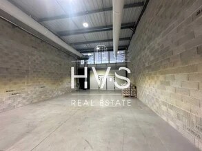 Industriel dans Éguilles à louer Photo intérieure- Image 1 de 2