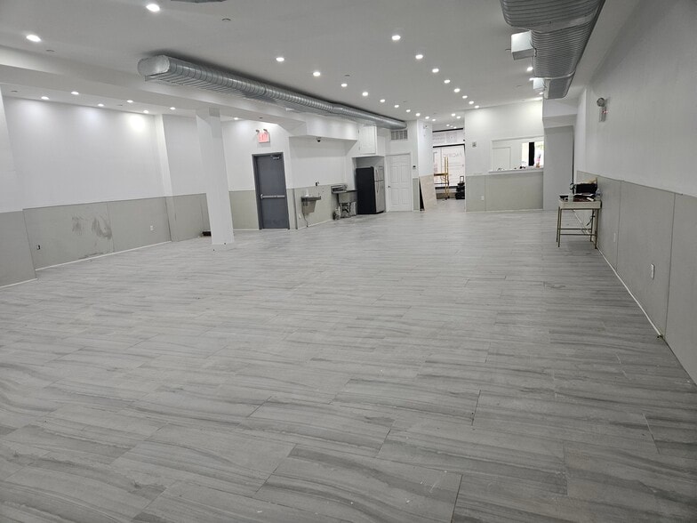 1025 Pacific St, Brooklyn, NY for lease - Interior Photo - Image 3 of 14
