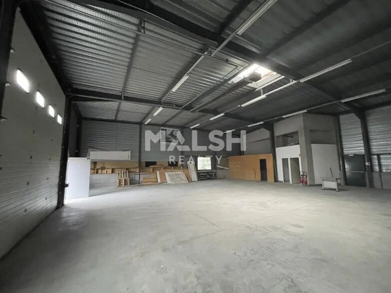 Flex in Taluyers for lease - Interior Photo - Image 3 of 9