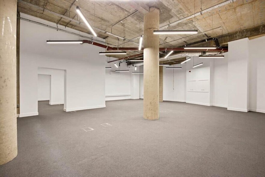 4 Maple Path, Londres à louer - Photo du bâtiment - Image 2 de 22