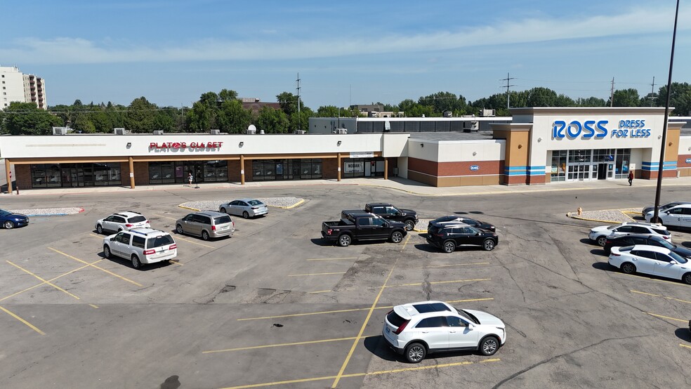 2450 S Columbia Rd, Grand Forks, ND for sale - Building Photo - Image 1 of 2