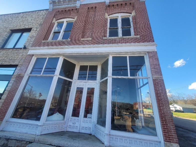 103 S Main St, Galena, MO à vendre - Photo du bâtiment - Image 2 de 9