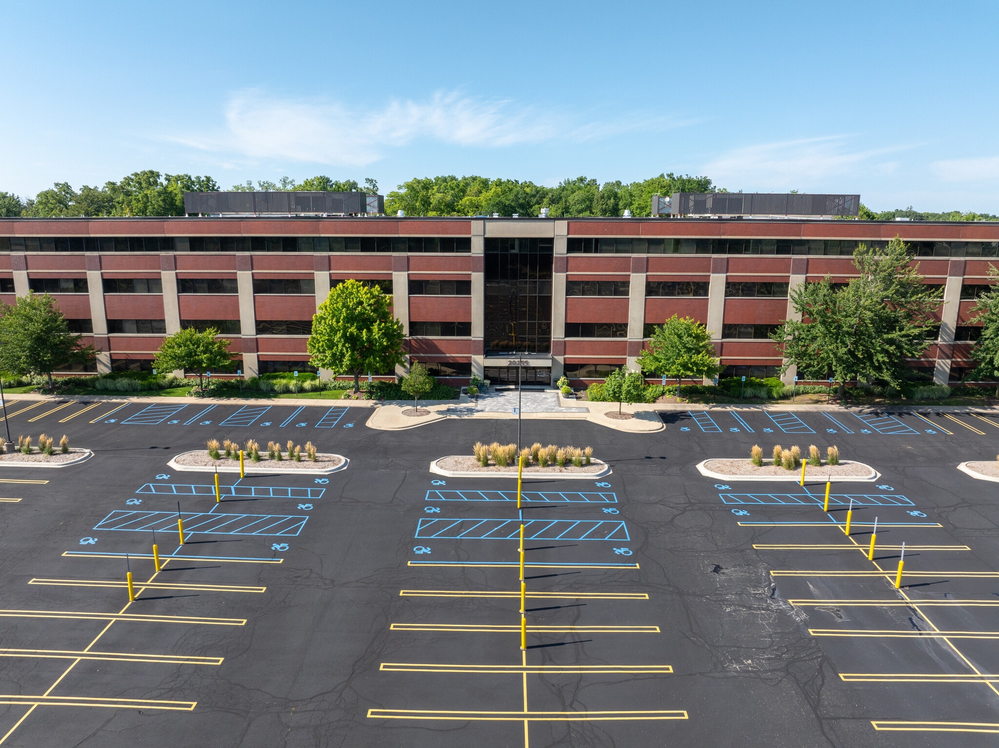 20255 Victor Pky, Livonia, MI for lease Building Photo- Image 1 of 27