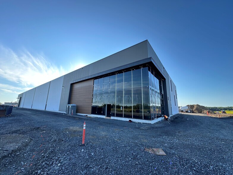 130 Warehouse St, Vars, ON à louer - Photo du bâtiment - Image 2 de 14