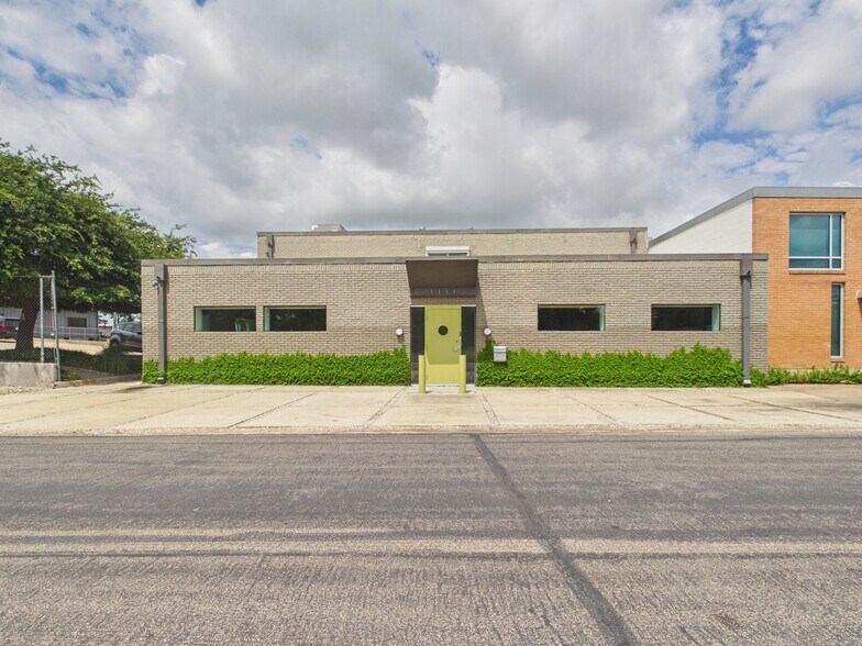 1111 Lagoon Dr, Dallas, TX à vendre - Photo du bâtiment - Image 1 de 23
