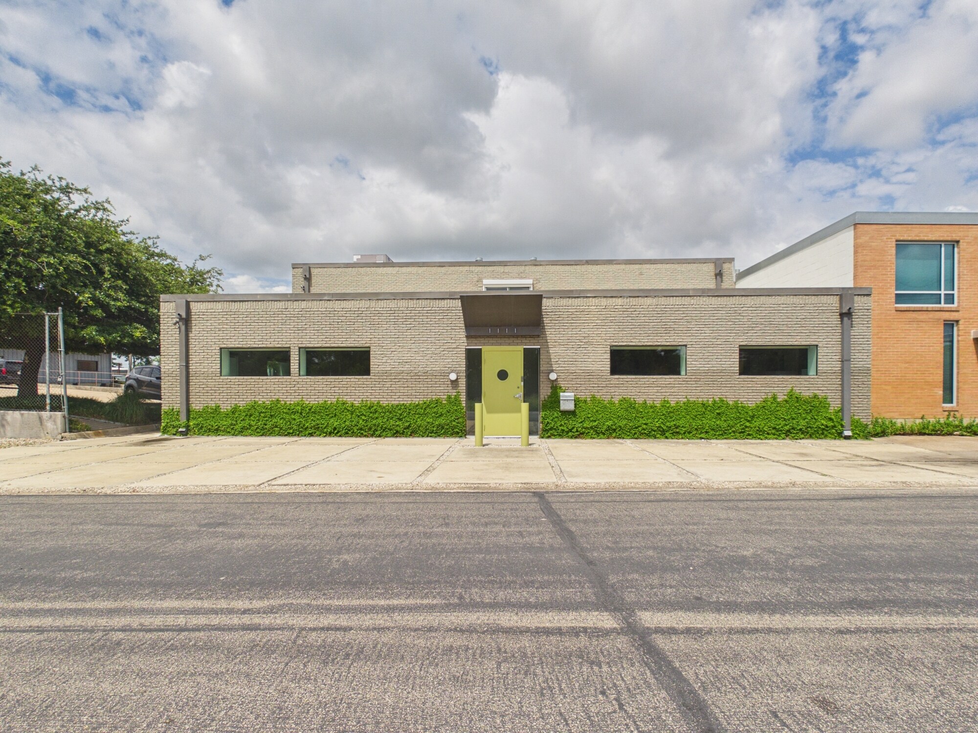 1111 Lagoon Dr, Dallas, TX à vendre Photo du bâtiment- Image 1 de 24