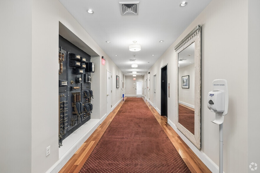 3 W Main St, Irvington, NY for lease - Lobby - Image 2 of 15