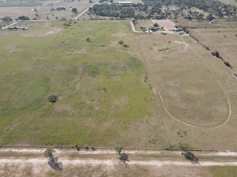 14.7 +/- AC Addie Gee Road, Hempstead, TX à vendre - Aérien - Image 2 de 6