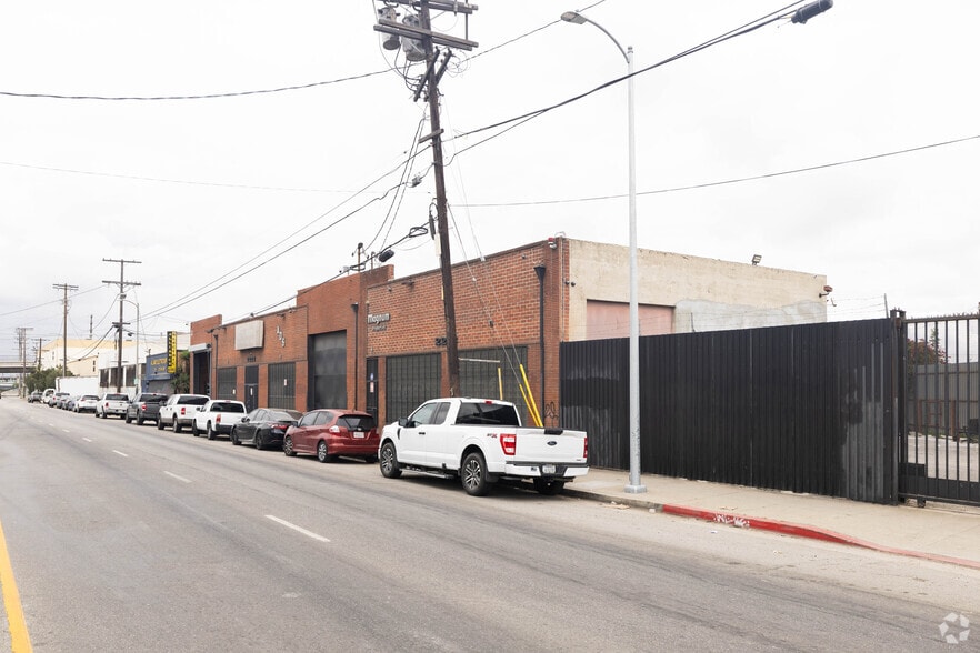 2230 E Washington Blvd, Los Angeles, CA for lease - Building Photo - Image 1 of 2