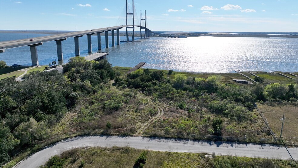 Liberty Harbor portefeuille de 3 propriétés à vendre sur LoopNet.ca - Aérien - Image 2 de 3