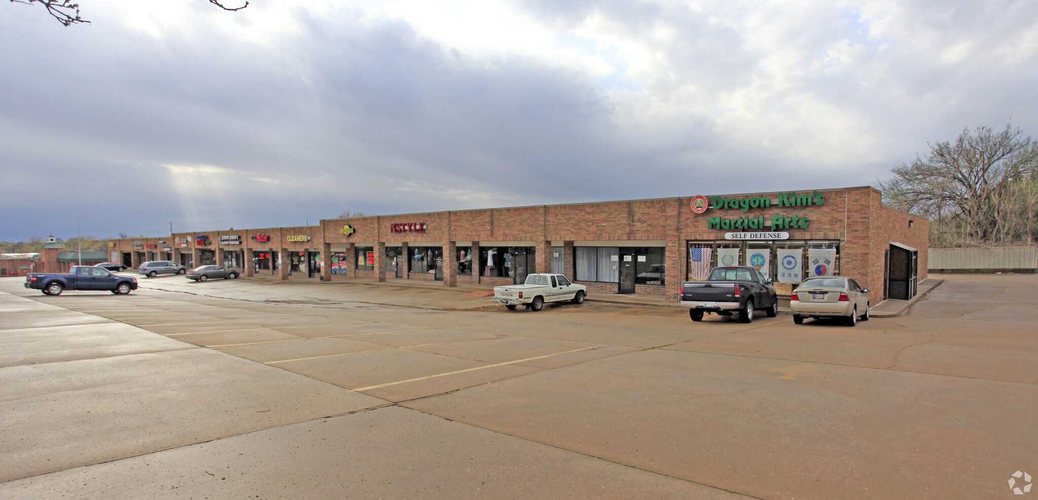 1816-1824 E 2nd St, Edmond, OK à louer Photo principale- Image 1 de 3