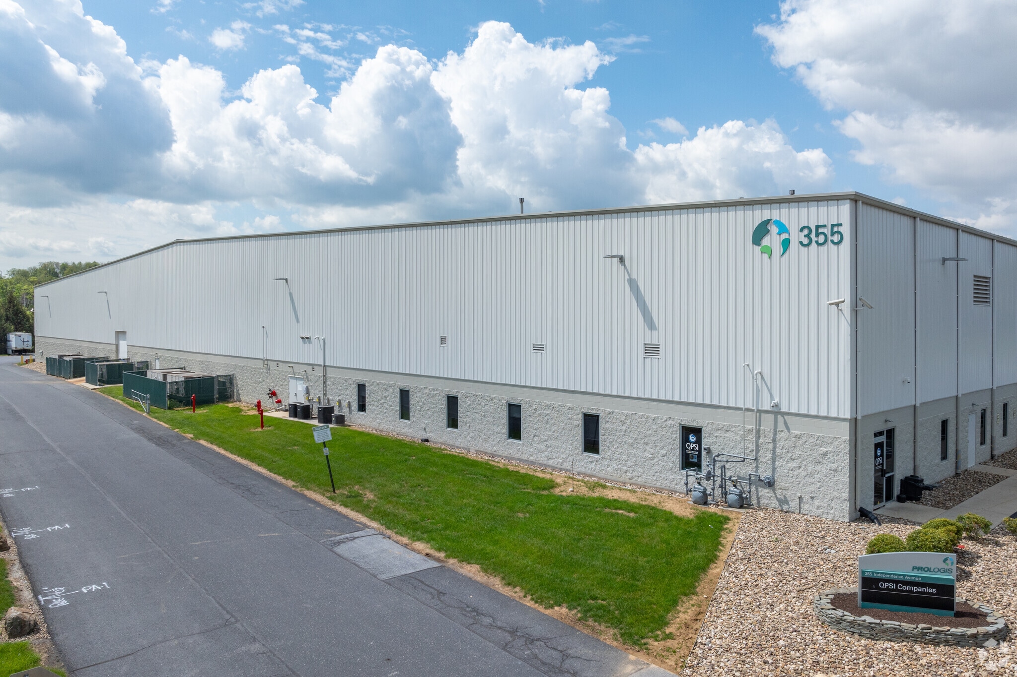 355 Independence Ave, Mechanicsburg, PA for lease Primary Photo- Image 1 of 19