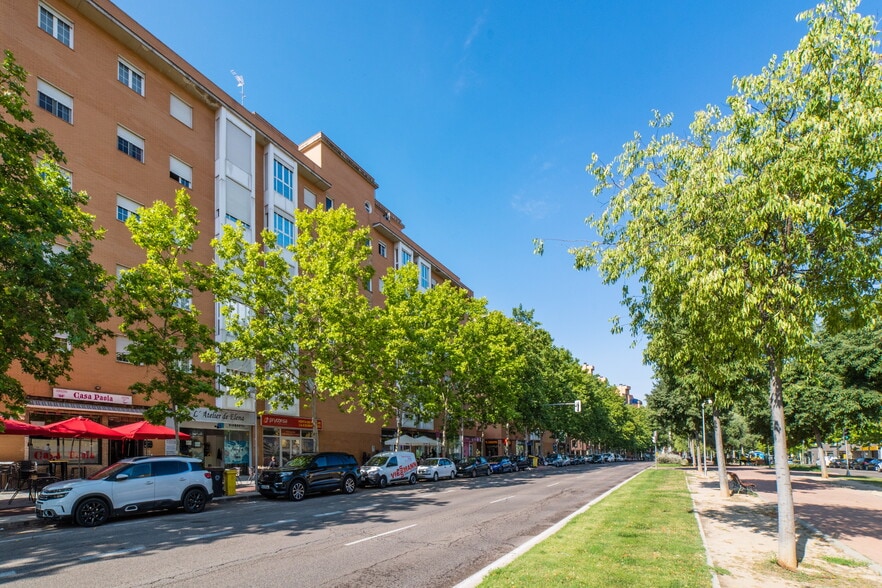 Immeuble residentiel dans Madrid, Madrid à vendre - Photo du bâtiment - Image 2 de 3