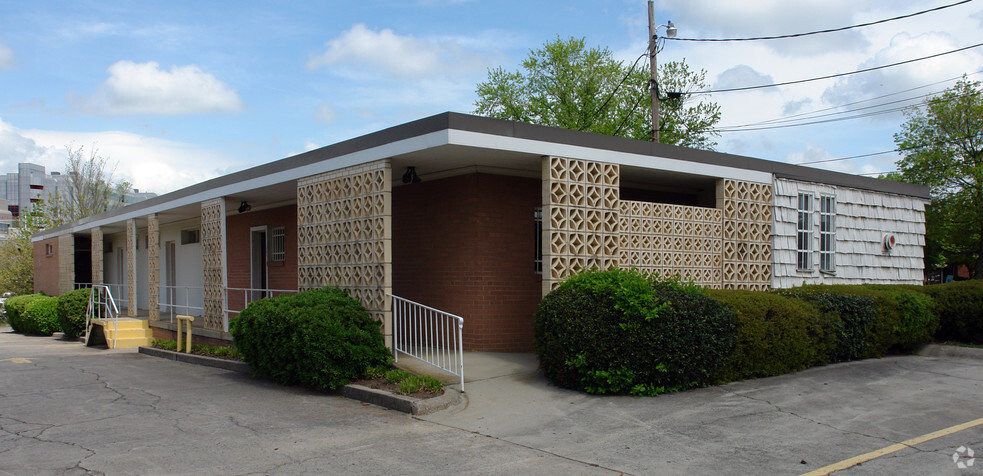 210 Gatewood Ave, High Point, NC for lease - Primary Photo - Image 1 of 3