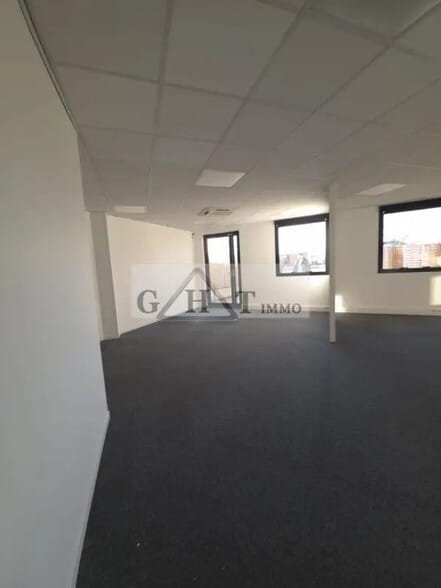 Office in Massy for lease - Building Photo - Image 2 of 6