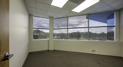 40 W Cochran St, Simi Valley, CA à louer Photo intérieure- Image 2 de 5