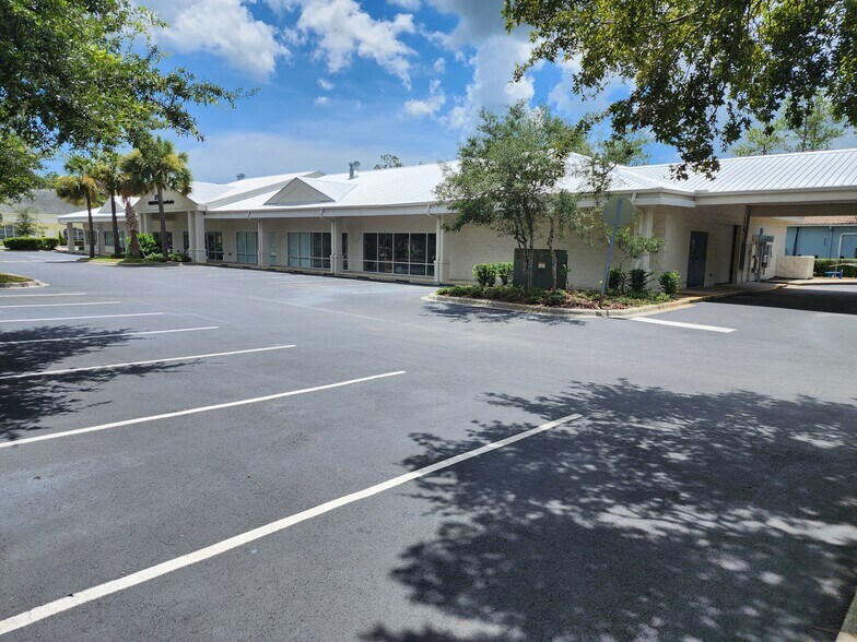 20 Cypress Point Pky, Palm Coast, FL à vendre - Photo du bâtiment - Image 2 de 7