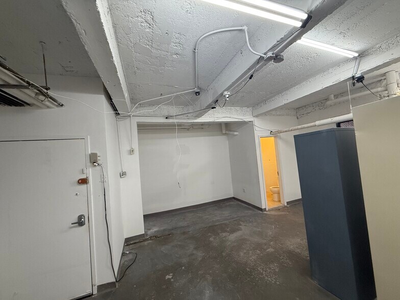 150 W 21st St, New York, NY à louer - Photo du bâtiment - Image 3 de 11