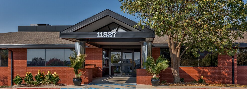 11837 Miracle Hills Dr, Omaha, NE à louer - Photo du bâtiment - Image 3 de 4