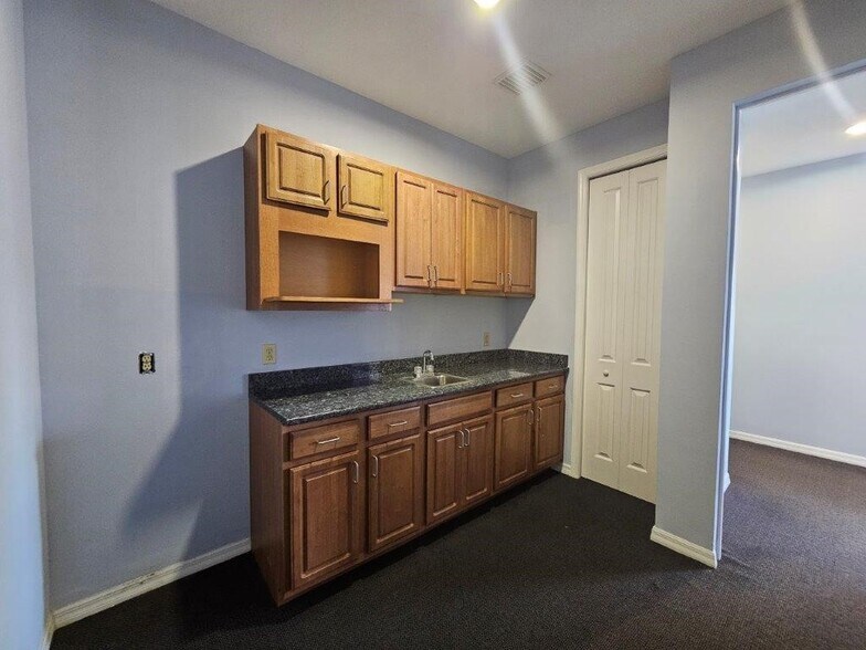 13047 W Linebaugh Ave, Tampa, FL à louer - Photo intérieure - Image 3 de 8