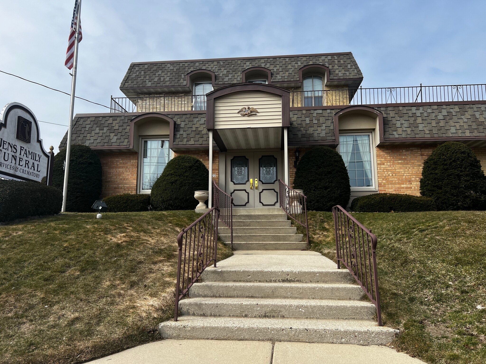 1122 S 8th St, Manitowoc, WI for sale Primary Photo- Image 1 of 5