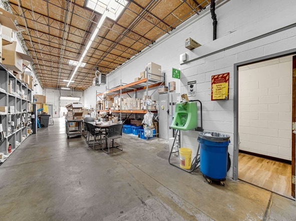 2271-2289 Devon Ave, Elk Grove Village, IL for lease - Interior Photo - Image 3 of 5