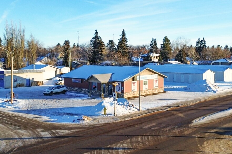 5922 50 Ave, Stettler, AB for sale - Building Photo - Image 1 of 29