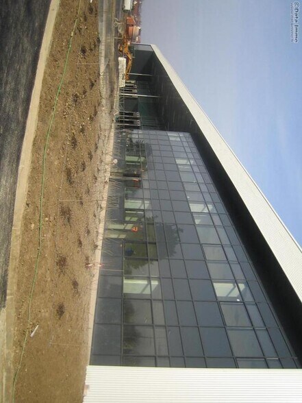 Industrial in Marly-la-Ville for lease - Building Photo - Image 3 of 19