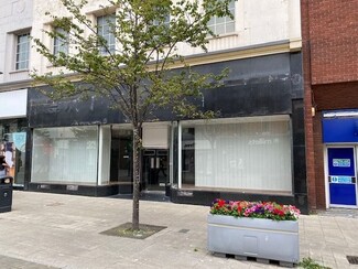 Plus de détails pour 78-80 London Rd N, Lowestoft - Vente au détail à louer