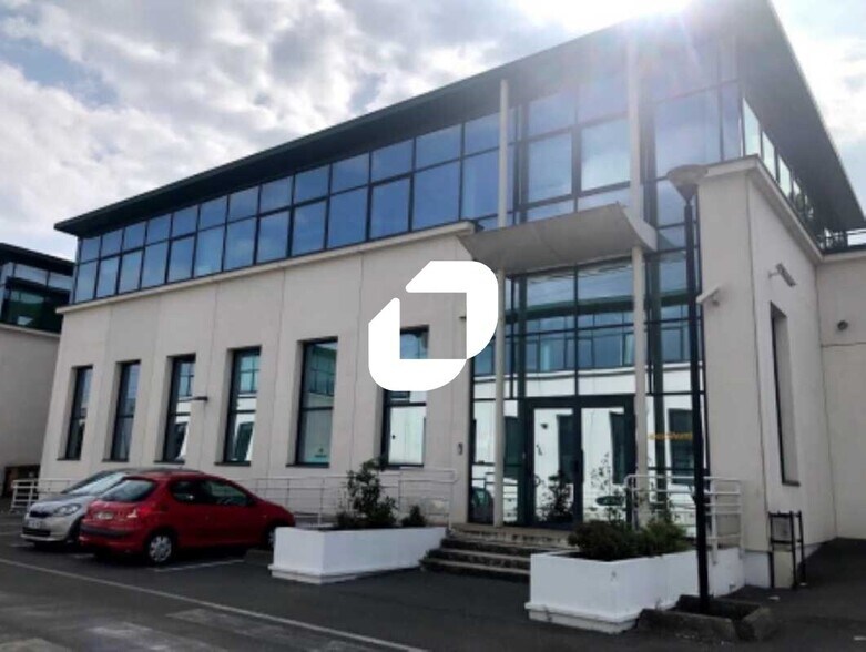 Bureau dans Villeneuve-la-Garenne à louer - Photo du bâtiment - Image 1 de 7