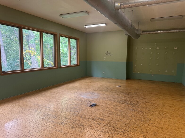 23020 Power Rd, Farmington, MI for sale - Interior Photo - Image 3 of 6