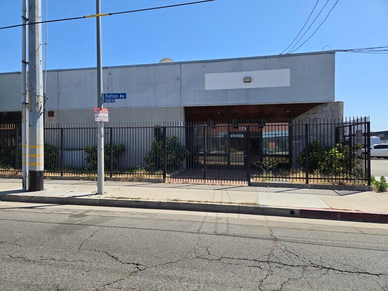 13340 Saticoy St, North Hollywood, CA à louer - Photo du bâtiment - Image 1 de 6