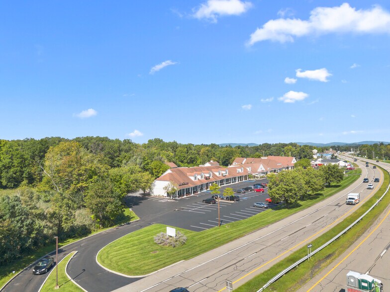1083 Route 9, Fishkill, NY à vendre - Photo du bâtiment - Image 3 de 14
