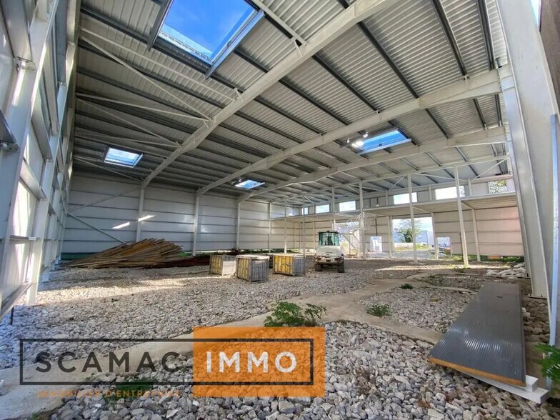 Office in Bondoufle for lease - Interior Photo - Image 2 of 4