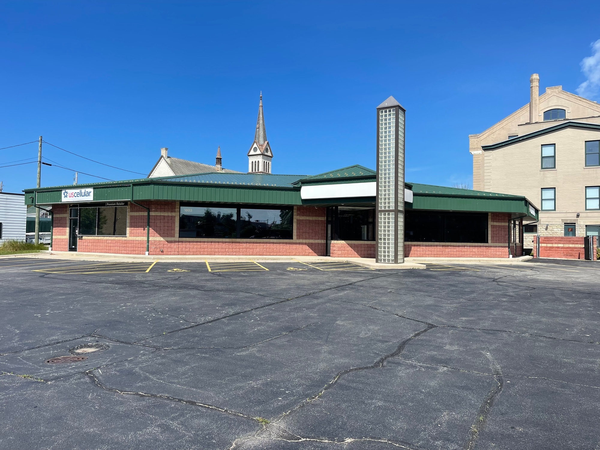 1803 Washington St, Two Rivers, WI for lease Building Photo- Image 1 of 5