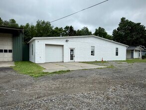 21 Squires St, Cortland, NY for lease Interior Photo- Image 1 of 12