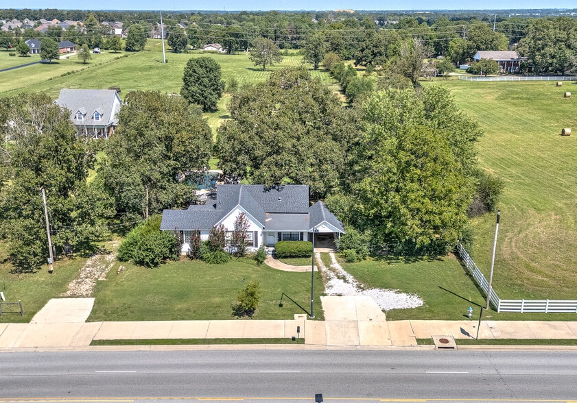 5516 Elm Springs Rd, Springdale, AR for sale - Building Photo - Image 2 of 7