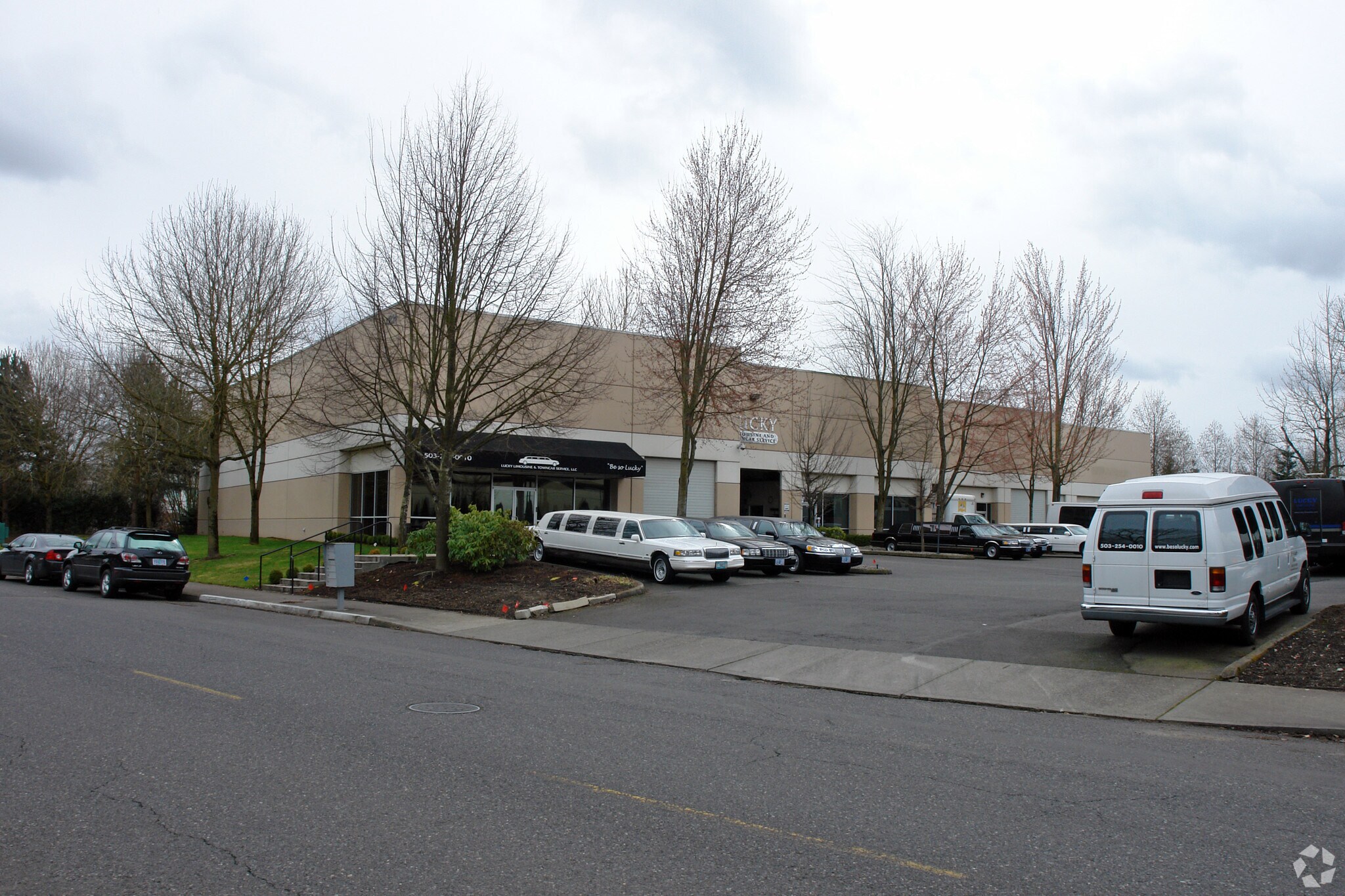 11824 NE Ainsworth Cir, Portland, OR for lease Primary Photo- Image 1 of 7