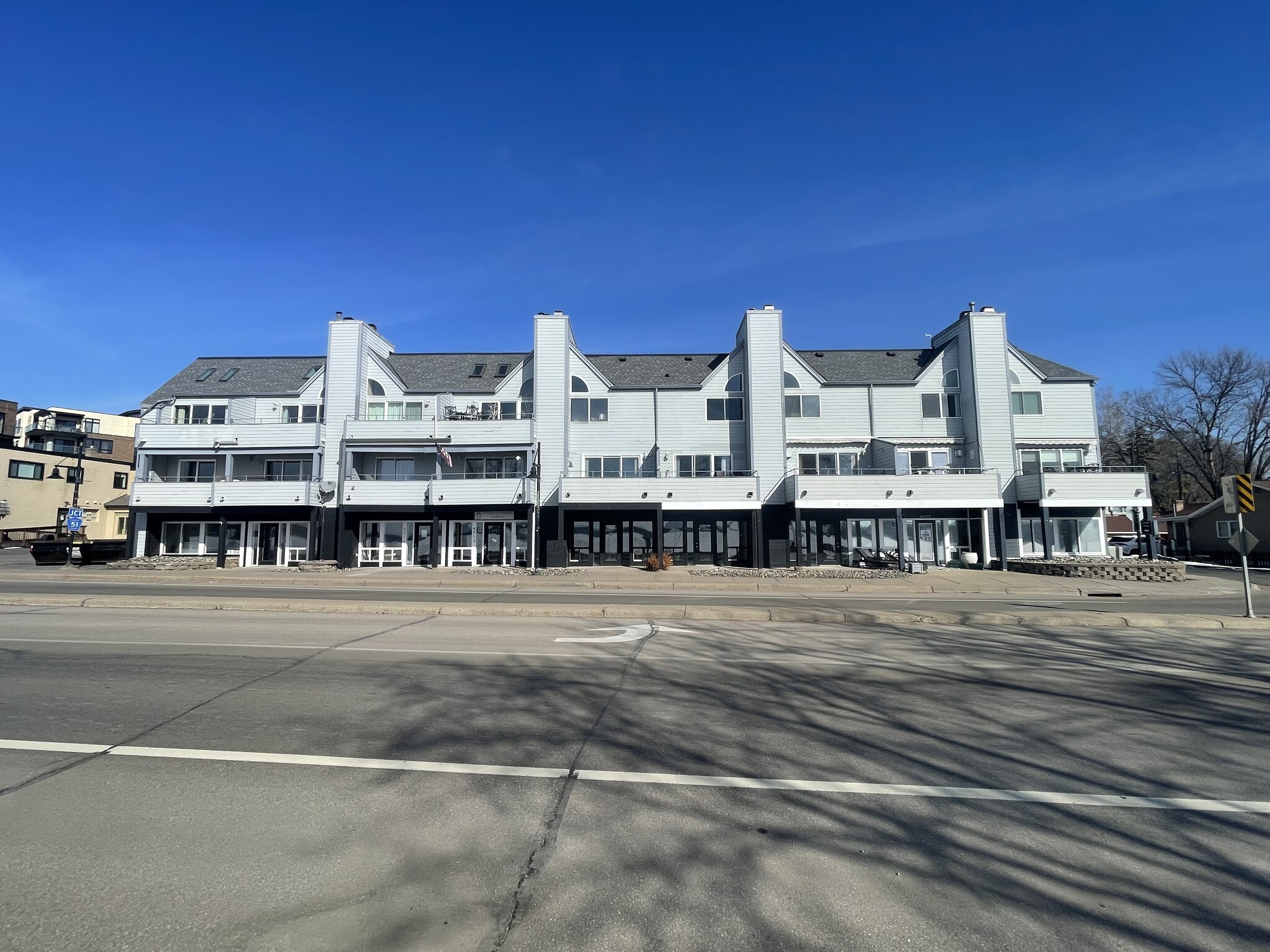 4000-4016 Shoreline Dr, Spring Park, Spring Park, MN for lease Building Photo- Image 1 of 13
