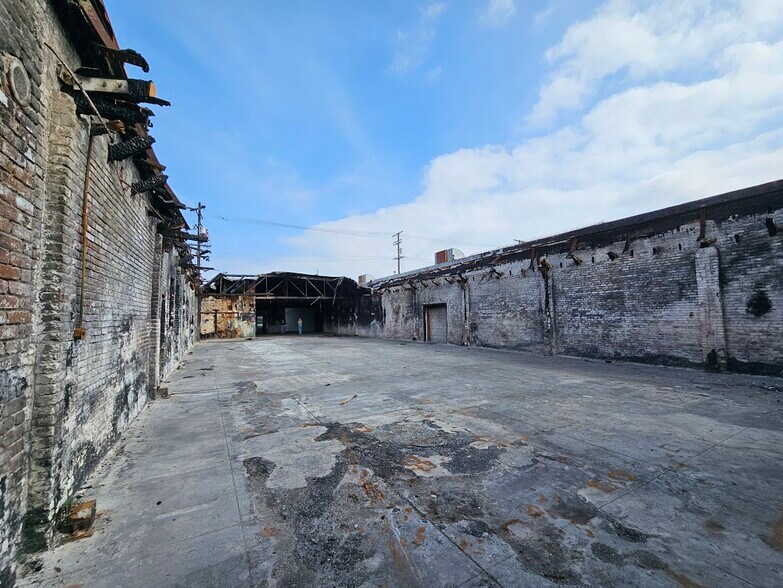 3011 S Main St, Los Angeles, CA à vendre - Photo du bâtiment - Image 2 de 7