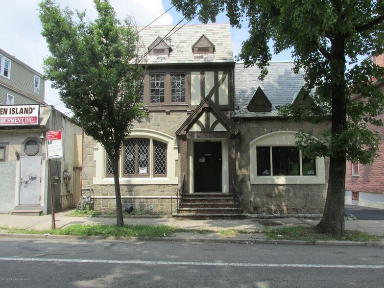 187 Victory Blvd, Staten Island, NY for lease - Building Photo - Image 1 of 9